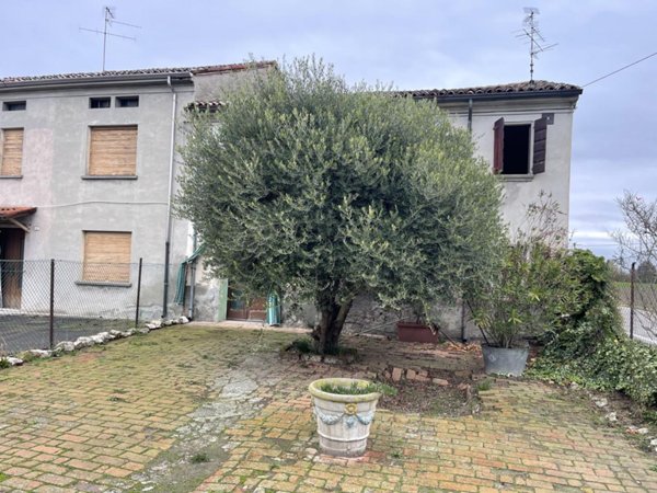 casa indipendente in vendita a Suzzara