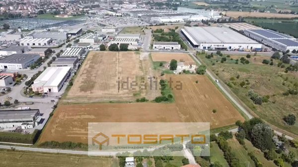 terreno edificabile in vendita a Suzzara