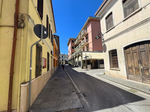 ufficio in vendita a Suzzara
