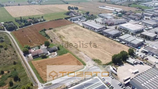 terreno edificabile in vendita a Suzzara