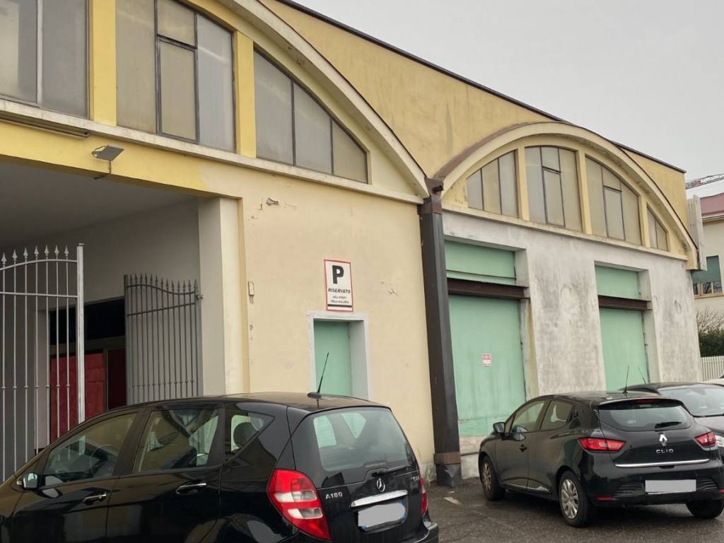 negozio in vendita a Suzzara