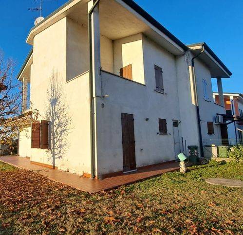 casa indipendente in vendita a Suzzara