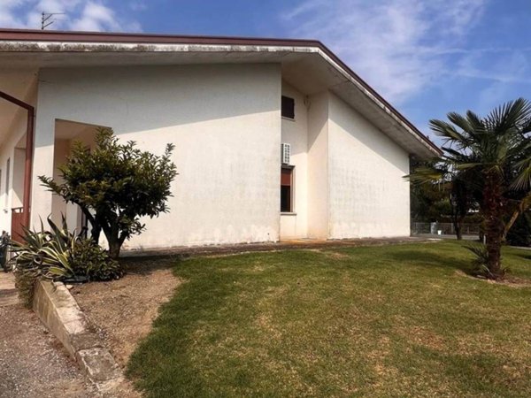 casa indipendente in vendita a Suzzara