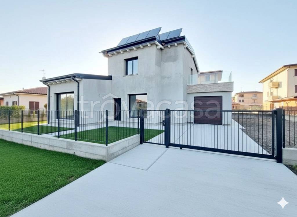 casa indipendente in vendita a Suzzara