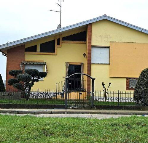 casa indipendente in vendita a Suzzara