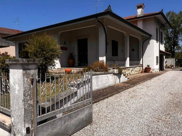 casa indipendente in vendita a Suzzara
