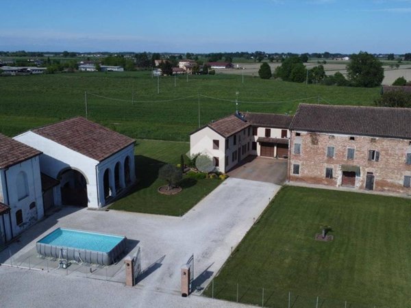 casa indipendente in vendita a Suzzara