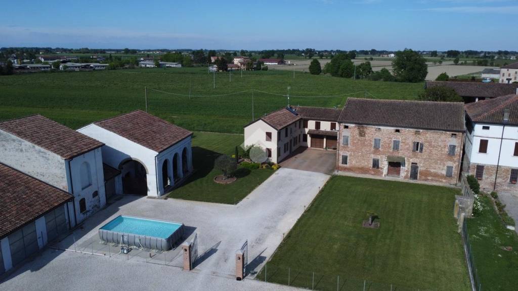 casa indipendente in vendita a Suzzara