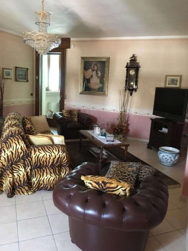 casa indipendente in vendita a Suzzara