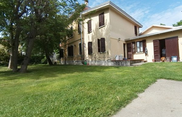 casa indipendente in vendita a Suzzara