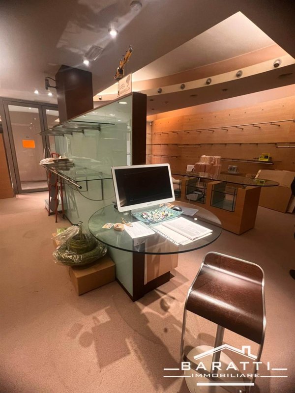 negozio in vendita a Suzzara