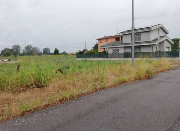 terreno edificabile in vendita a Suzzara