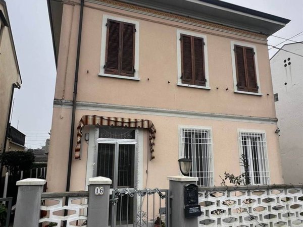 casa indipendente in vendita a Suzzara