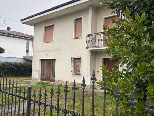 casa indipendente in vendita a Suzzara