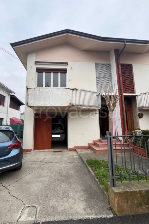 casa indipendente in vendita a Suzzara