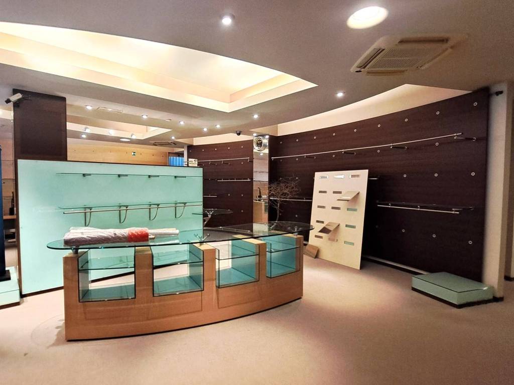 negozio in vendita a Suzzara