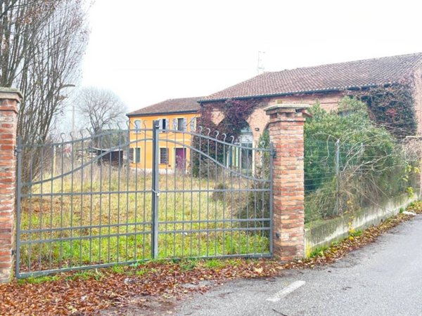 negozio in vendita a Suzzara