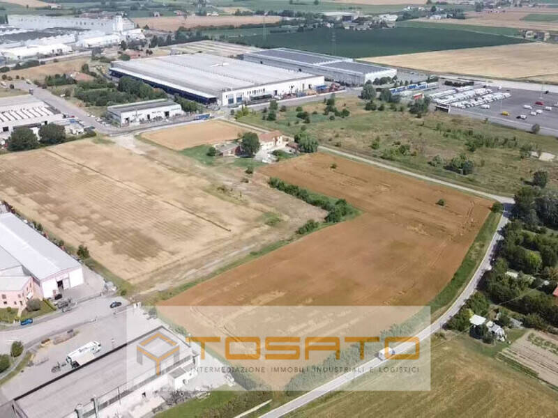 terreno edificabile in vendita a Suzzara