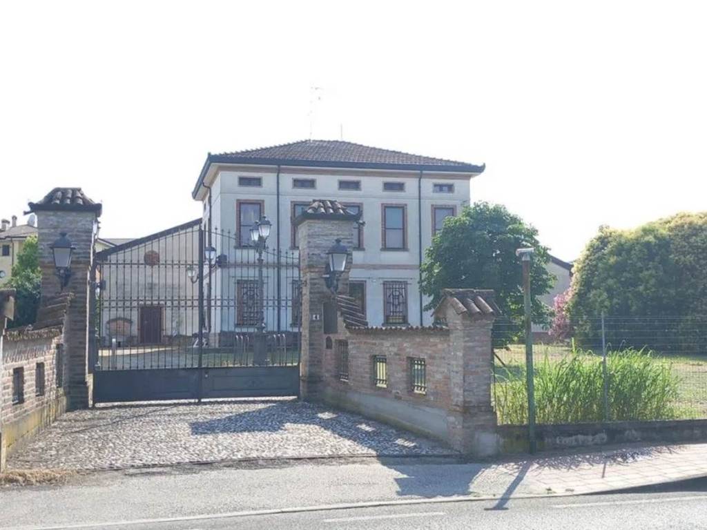 casa indipendente in vendita a Suzzara