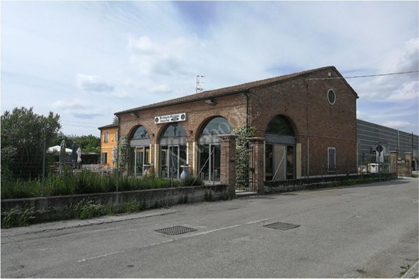 locale commerciale in vendita a Suzzara