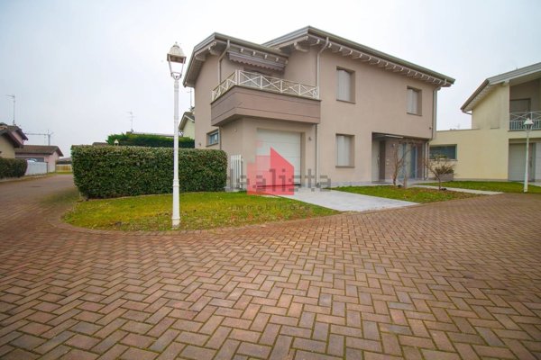 casa indipendente in vendita a Suzzara