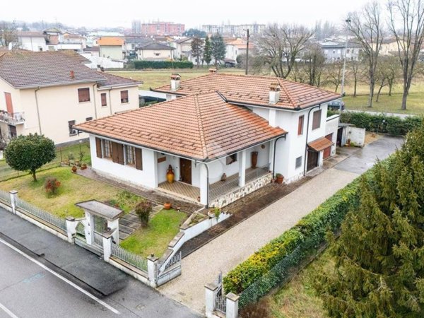 casa indipendente in vendita a Suzzara