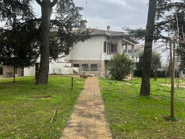 casa indipendente in vendita a Suzzara