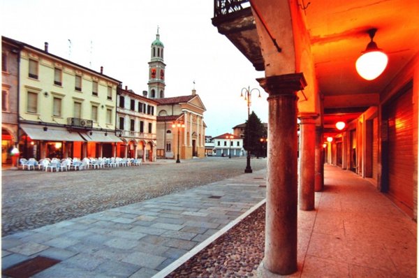 negozio in vendita a Suzzara