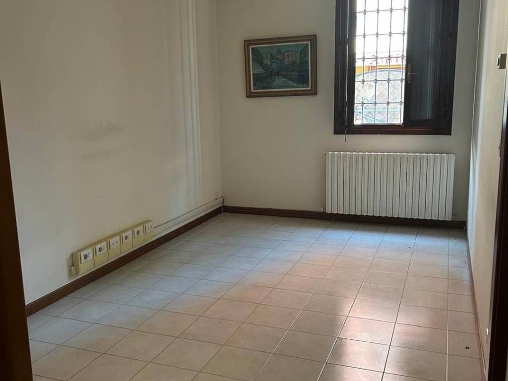 ufficio in vendita a Suzzara