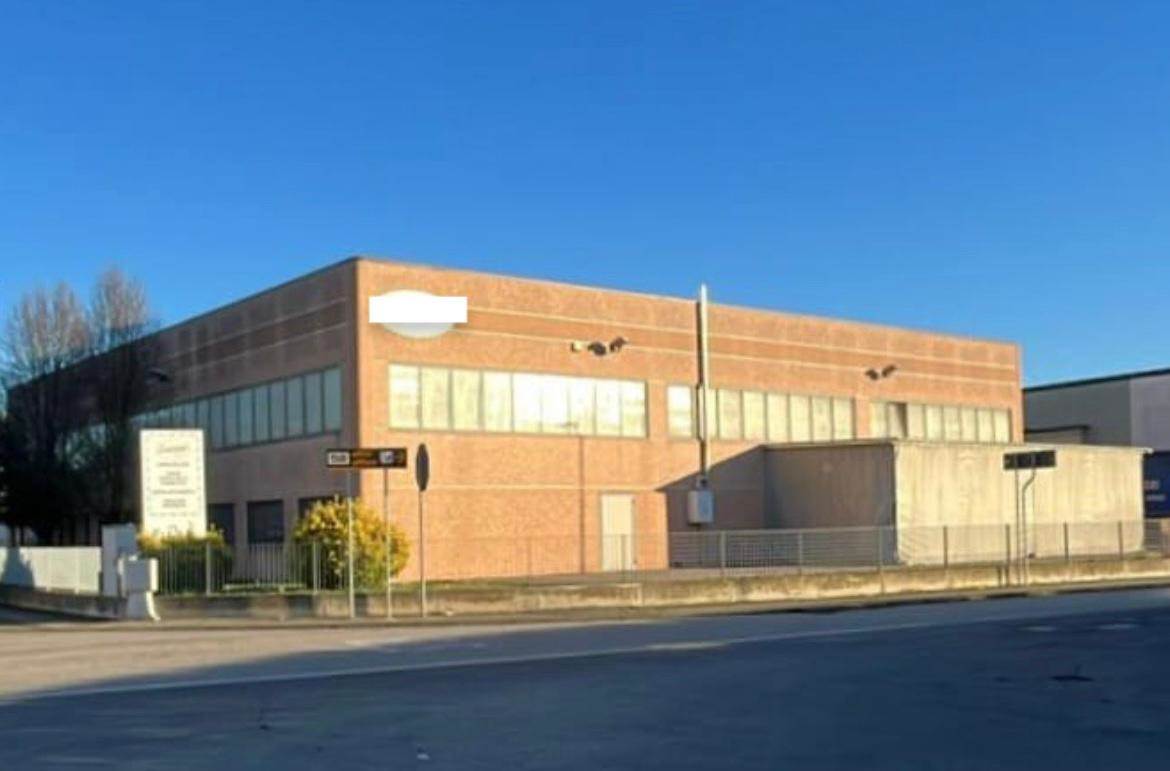 locale commerciale in vendita a Suzzara