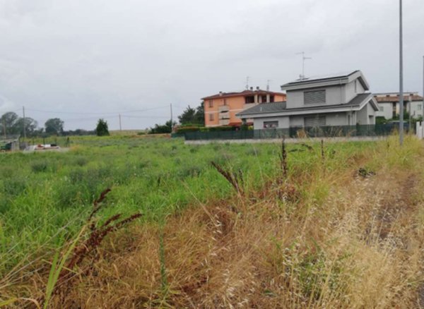 terreno edificabile in vendita a Suzzara