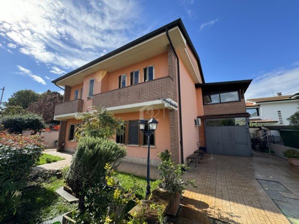 casa indipendente in vendita a Suzzara