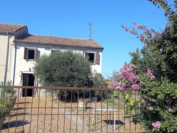 casa indipendente in vendita a Suzzara in zona Riva