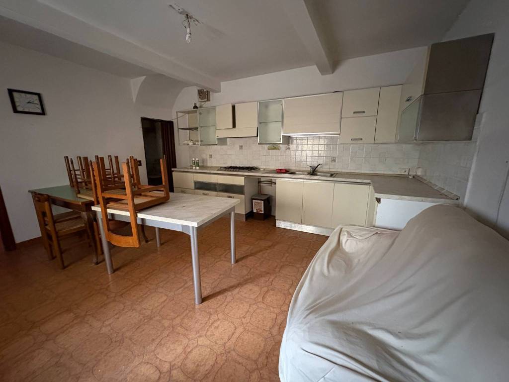 locale commerciale in vendita a Suzzara