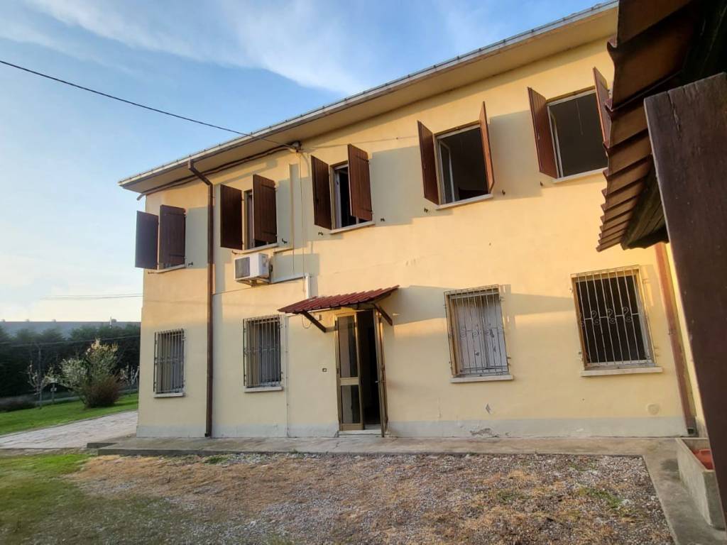 casa indipendente in vendita a Suzzara