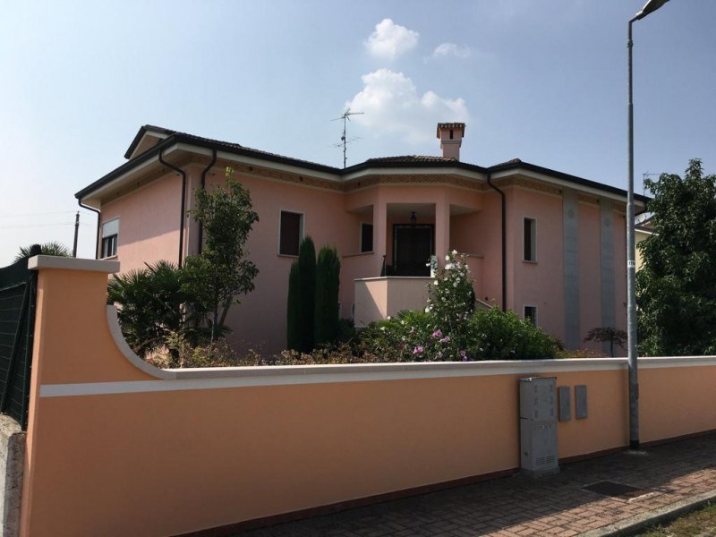 casa indipendente in vendita a Suzzara