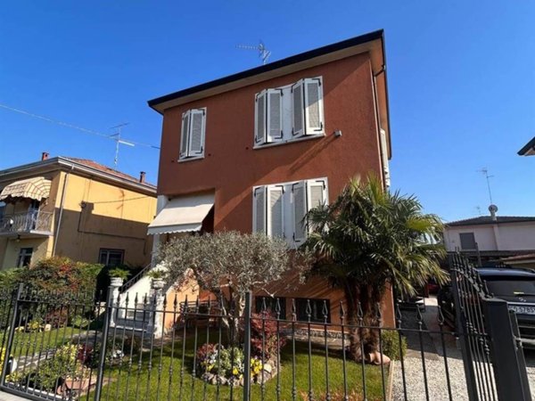 casa indipendente in vendita a Suzzara