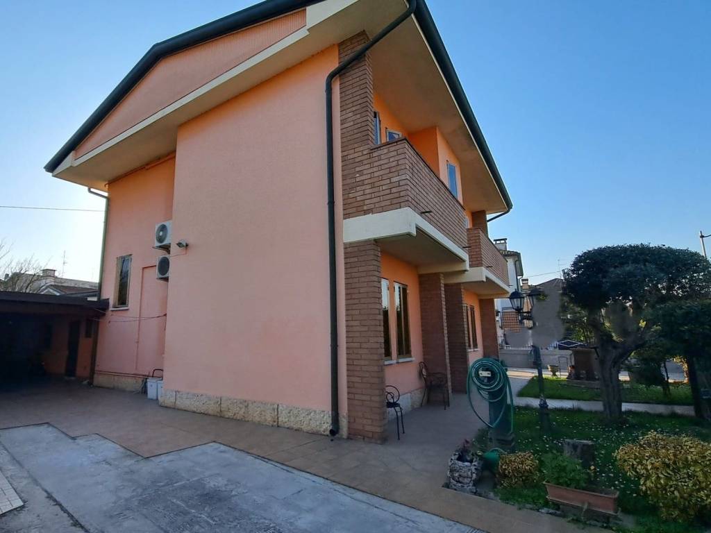 casa indipendente in vendita a Suzzara