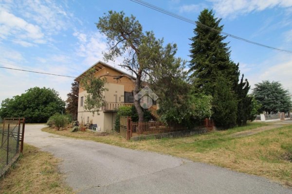 casa indipendente in vendita a Suzzara in zona Brusatasso