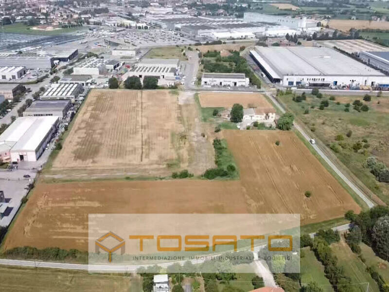 terreno edificabile in vendita a Suzzara