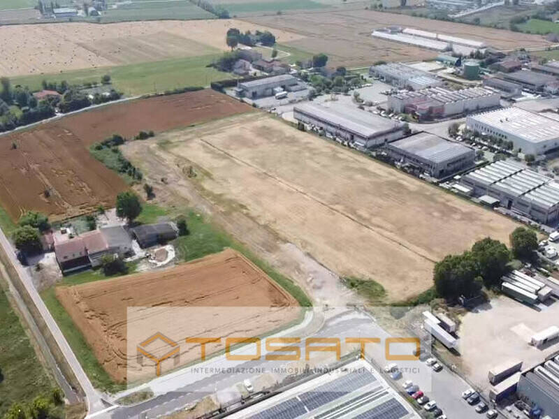 terreno edificabile in vendita a Suzzara