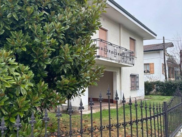 casa indipendente in vendita a Suzzara