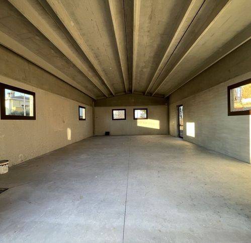 locale commerciale in vendita a Suzzara