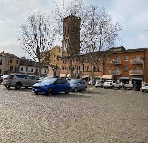 negozio in vendita a Suzzara