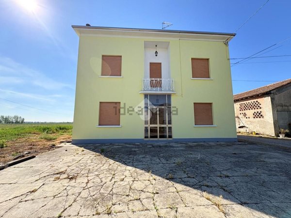 casa indipendente in vendita a Suzzara in zona Brusatasso