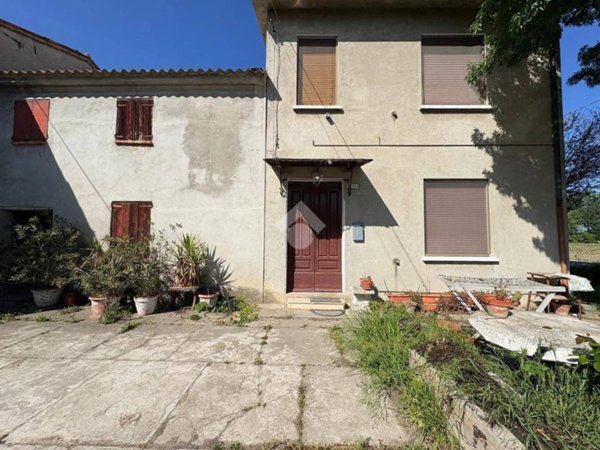 casa indipendente in vendita a Suzzara in zona Brusatasso