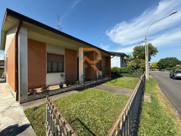 casa indipendente in vendita a Suzzara