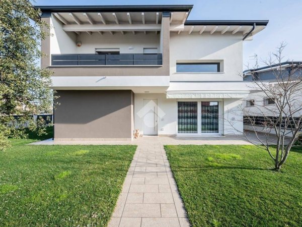 casa indipendente in vendita a Suzzara