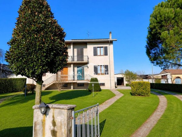 casa indipendente in vendita a Suzzara in zona Brusatasso