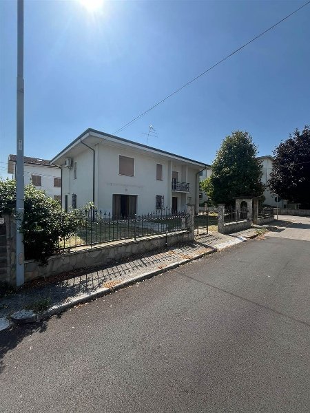 casa indipendente in vendita a Suzzara